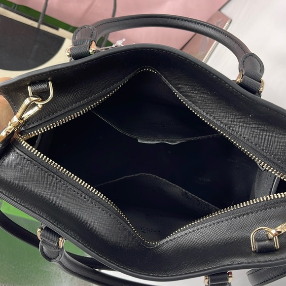 Kate Spade Madison Rose Toss Printed Medium Satchel
COLOR:
Black Multi
NWT - Picture 14 of 16